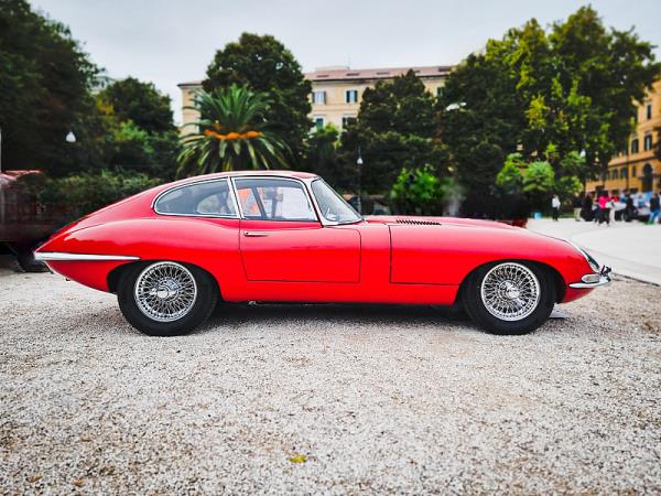 在北京，一块“京A”车牌到底能装多大的X？