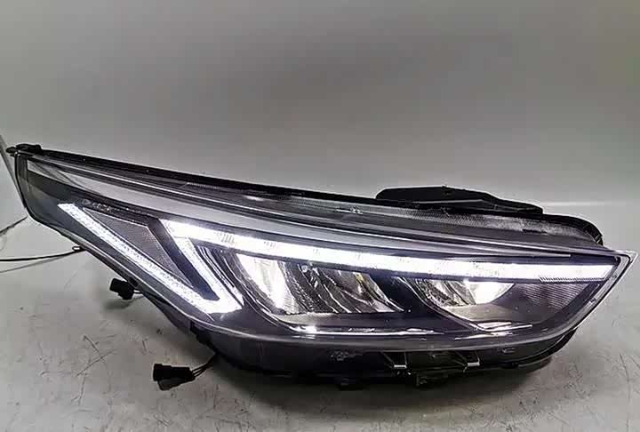 汽车大灯频闪怎么解决？是灯泡问题吗？